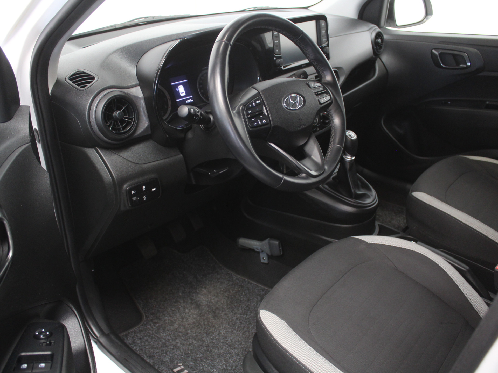 Hyundai i10 1.0 Comfort AIRCO | CRUISE | LED | DAB | CARPLAY | CV | ELRM | STB 52095343-0.jpg | Autobedrijf Verharen