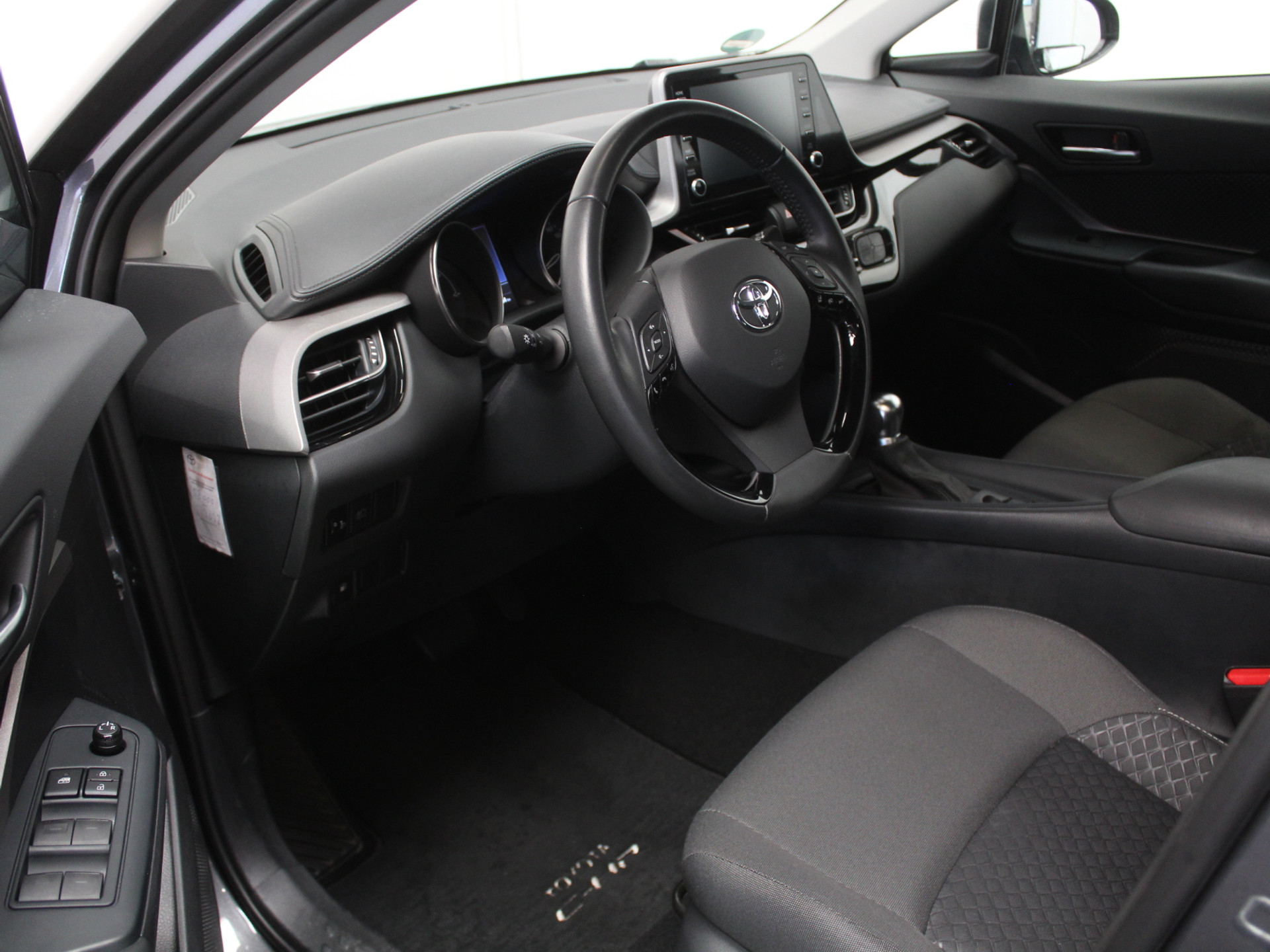 Toyota C-HR 1.8 Hybrid Business CLIMATE | CARPLAY | ADAPCRUISE | DAB | LED | LMV17 | CAMERA | ABS/ASR 52929587-0.jpg | Autobedrijf Verharen