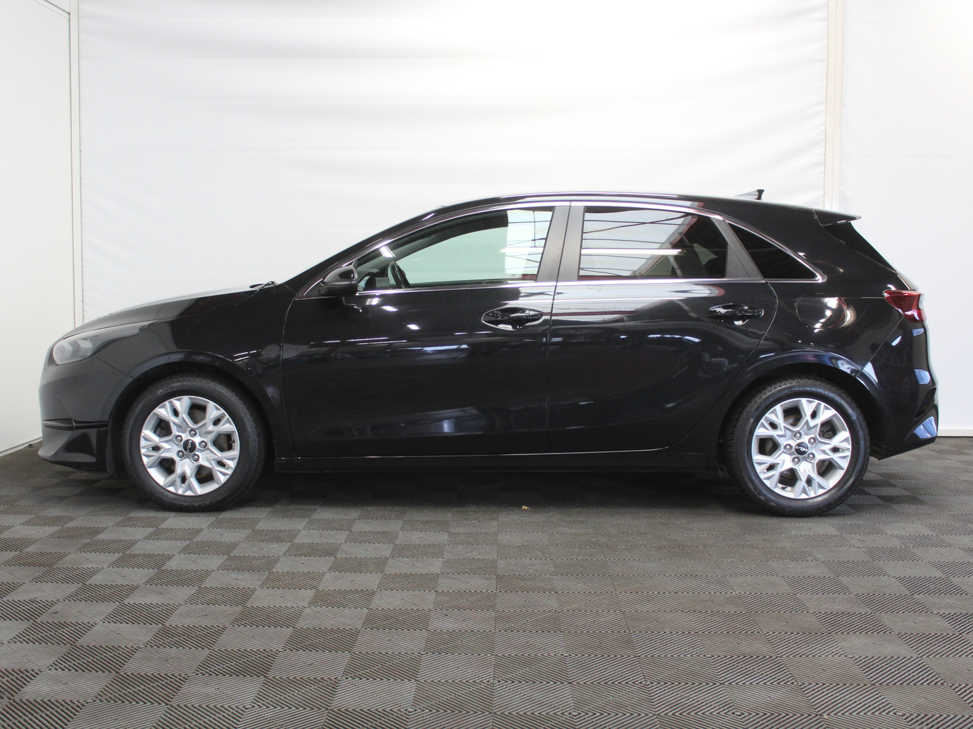 Kia Ceed 1.5 T-GDi MHEV DynamicPlusLine CAMERA | CARPLAY | LMV16 | AUTOMAAT | AFNBTRHAAK | LED | DAB | ADAPCRUISE | CLIMATE | NAVI | STOEL/STUURVERW 54122304-0.jpg | Autobedrijf Verharen
