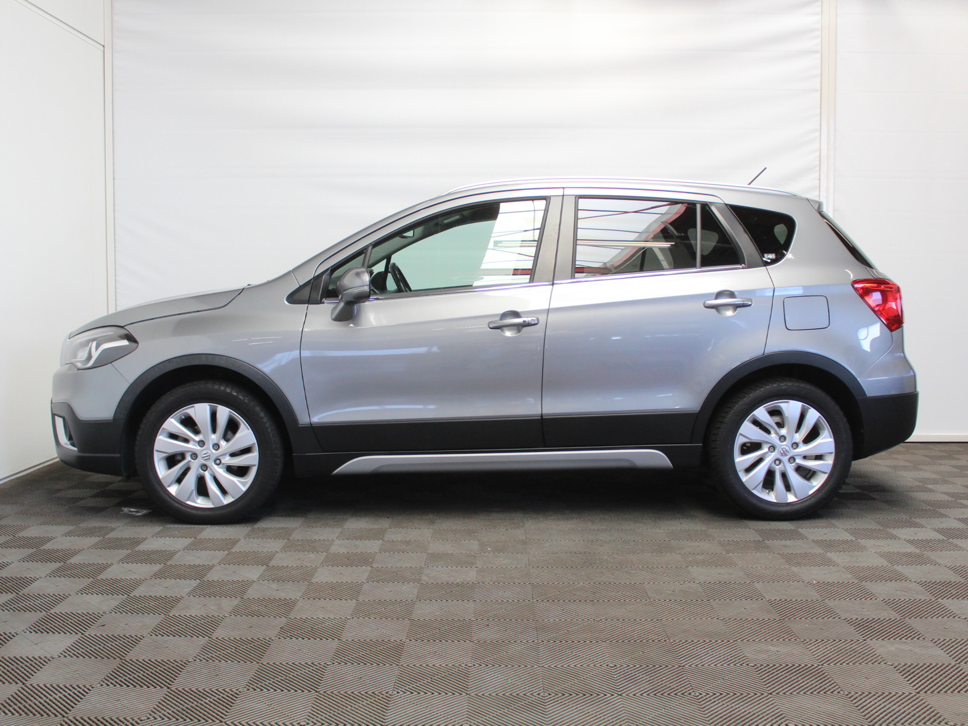 Suzuki S-Cross 1.0 Boosterjet Exclusive CLIMATE | CARPLAY | CAMERA | LED | STOELVERW | CRUISE | LMV17 | AFNBTRHAAK 55018074-0.jpg | Autobedrijf Verharen