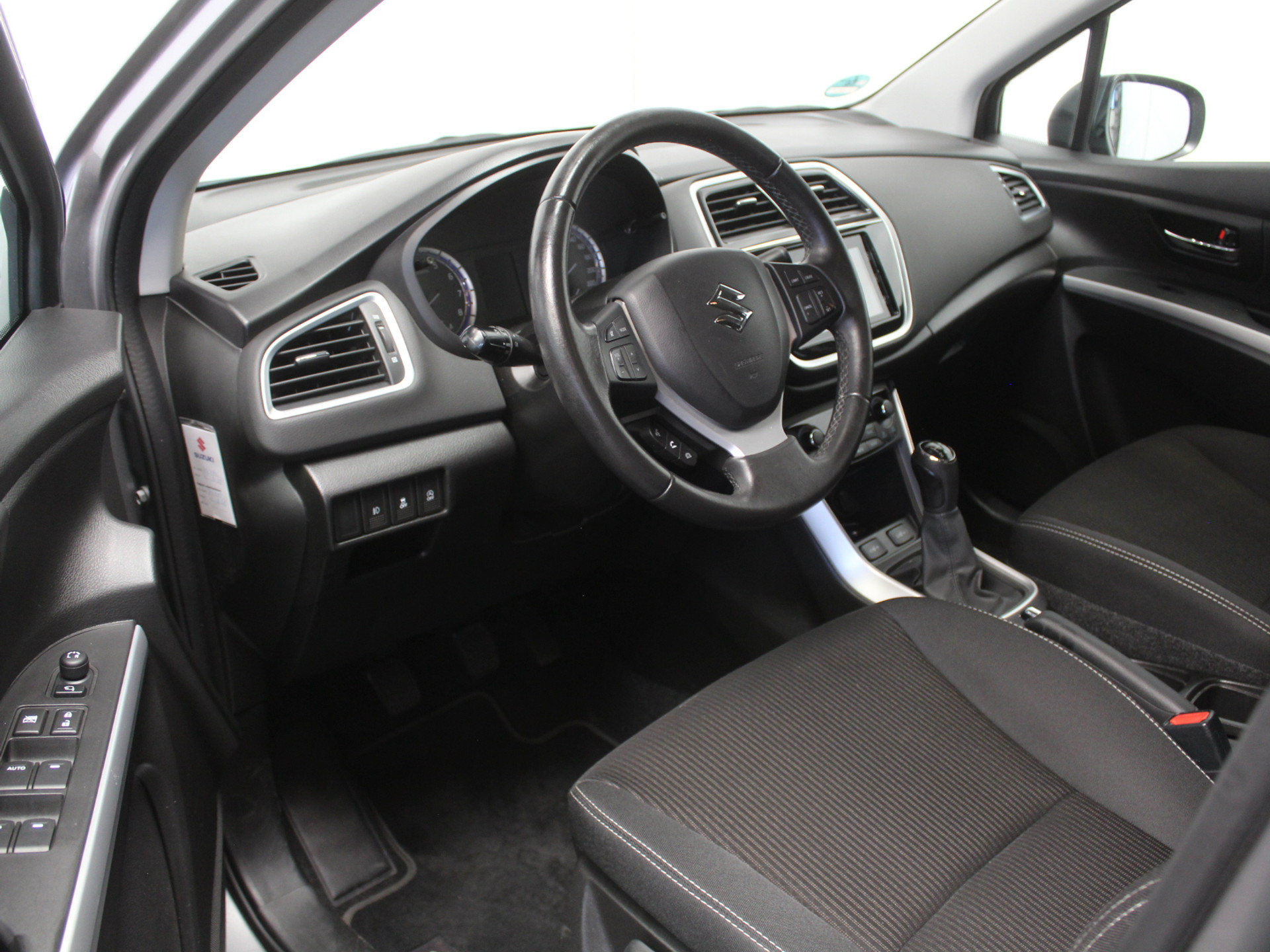 Suzuki S-Cross 1.0 Boosterjet Exclusive CLIMATE | CARPLAY | CAMERA | LED | STOELVERW | CRUISE | LMV17 | AFNBTRHAAK 55018074-0.jpg | Autobedrijf Verharen