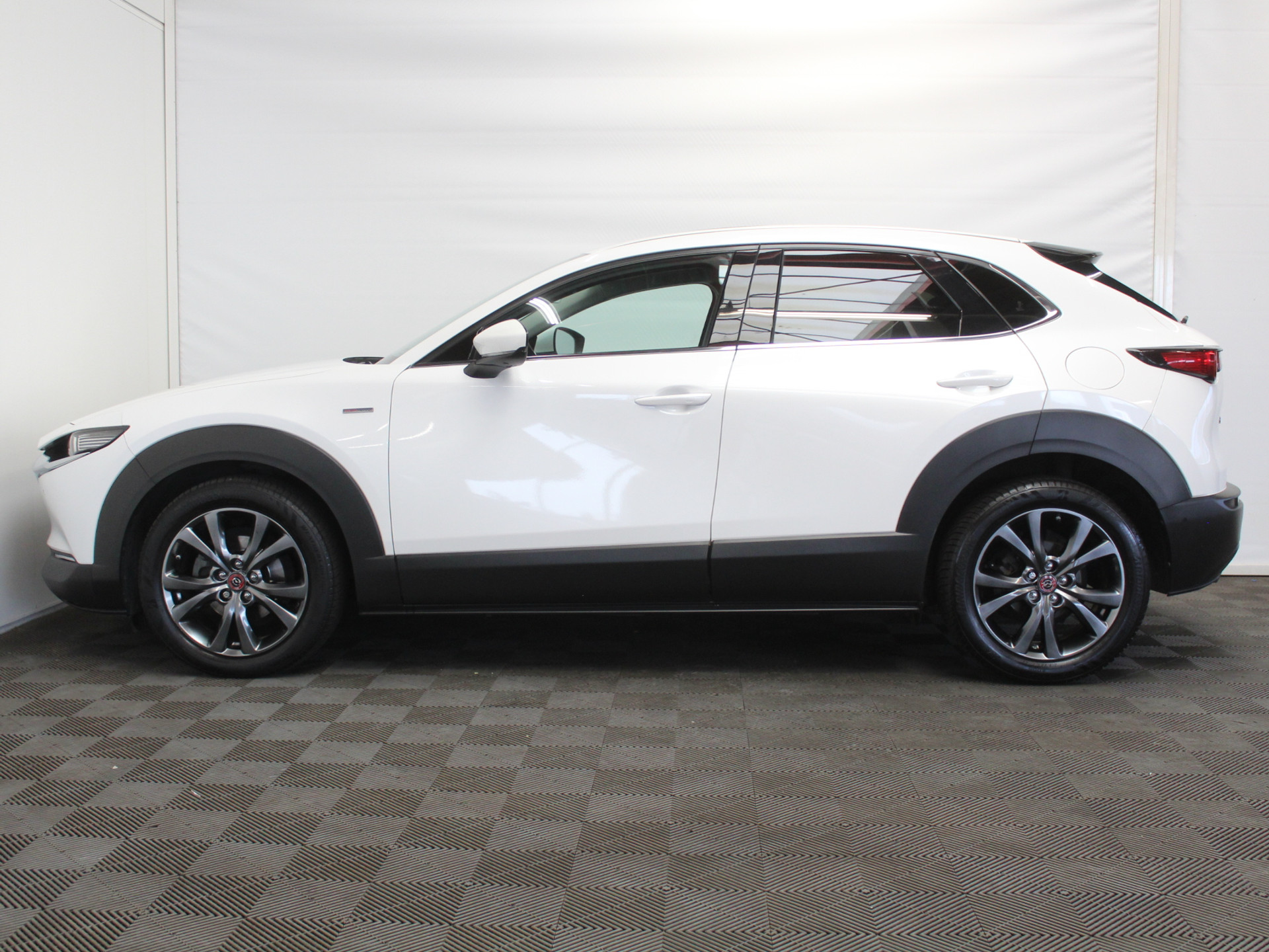 Mazda CX-30 2.0 e-SkyActiv-X M Hybrid 100th Anniversary Ed. CLIMATE | ADAPCRUISE | HEAD-UP | 360CAMERA | STOELMEM | STUUR/STOELVERW | DAB | LMV18 | LEER | LED | CARPLAY 55382288-0.jpg | Autobedrijf Verharen