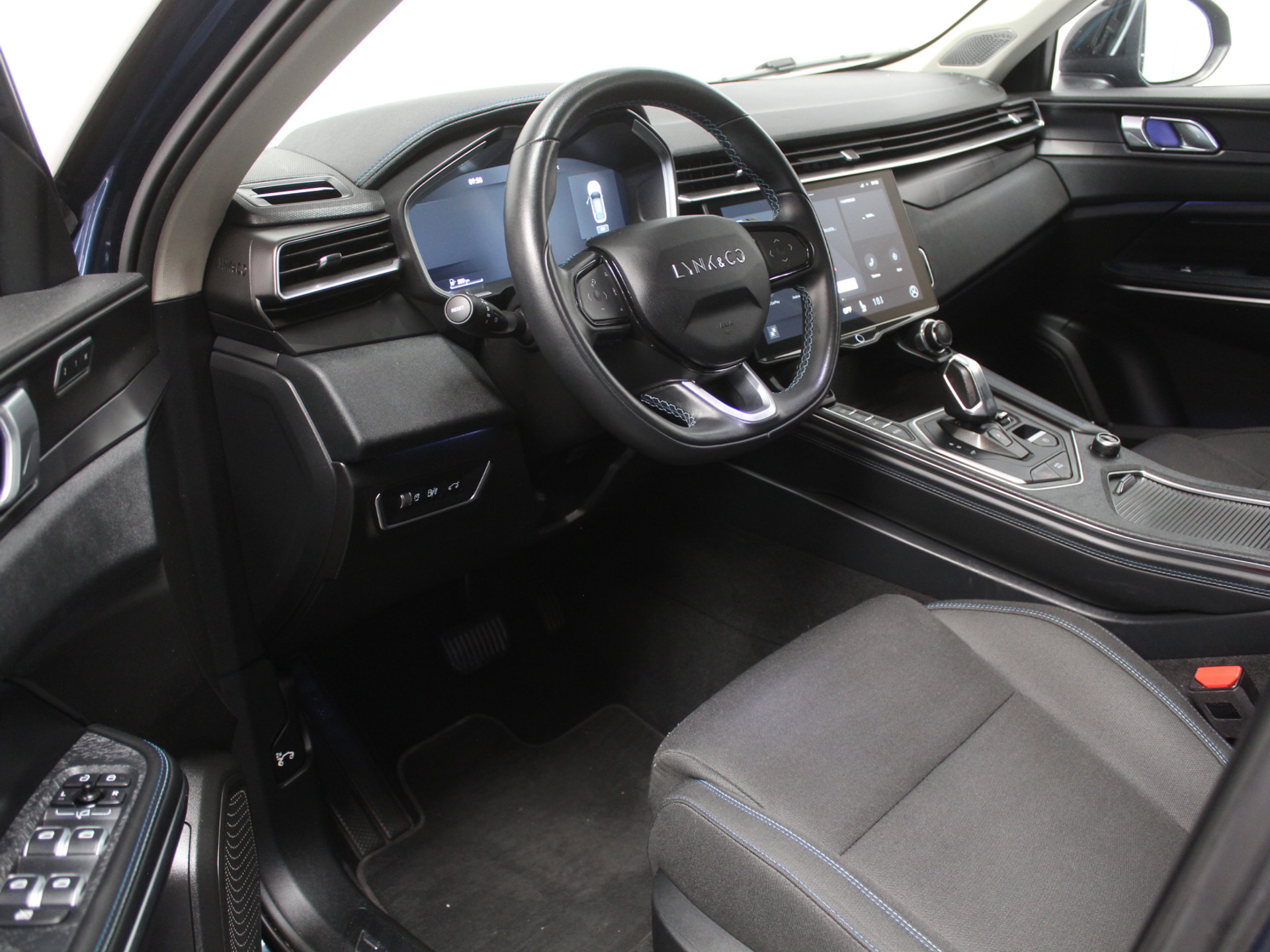 Lynk & Co 01 1.5 CARPLAY | CLIMATE | STOELVERW | 360CAMERA | PANODAK | WIFI | LED | DAB | NAVI | ELECSTOEL+MEM | ELECAKLEP | ADAPCRUISE 55508834-0.jpg | Autobedrijf Verharen