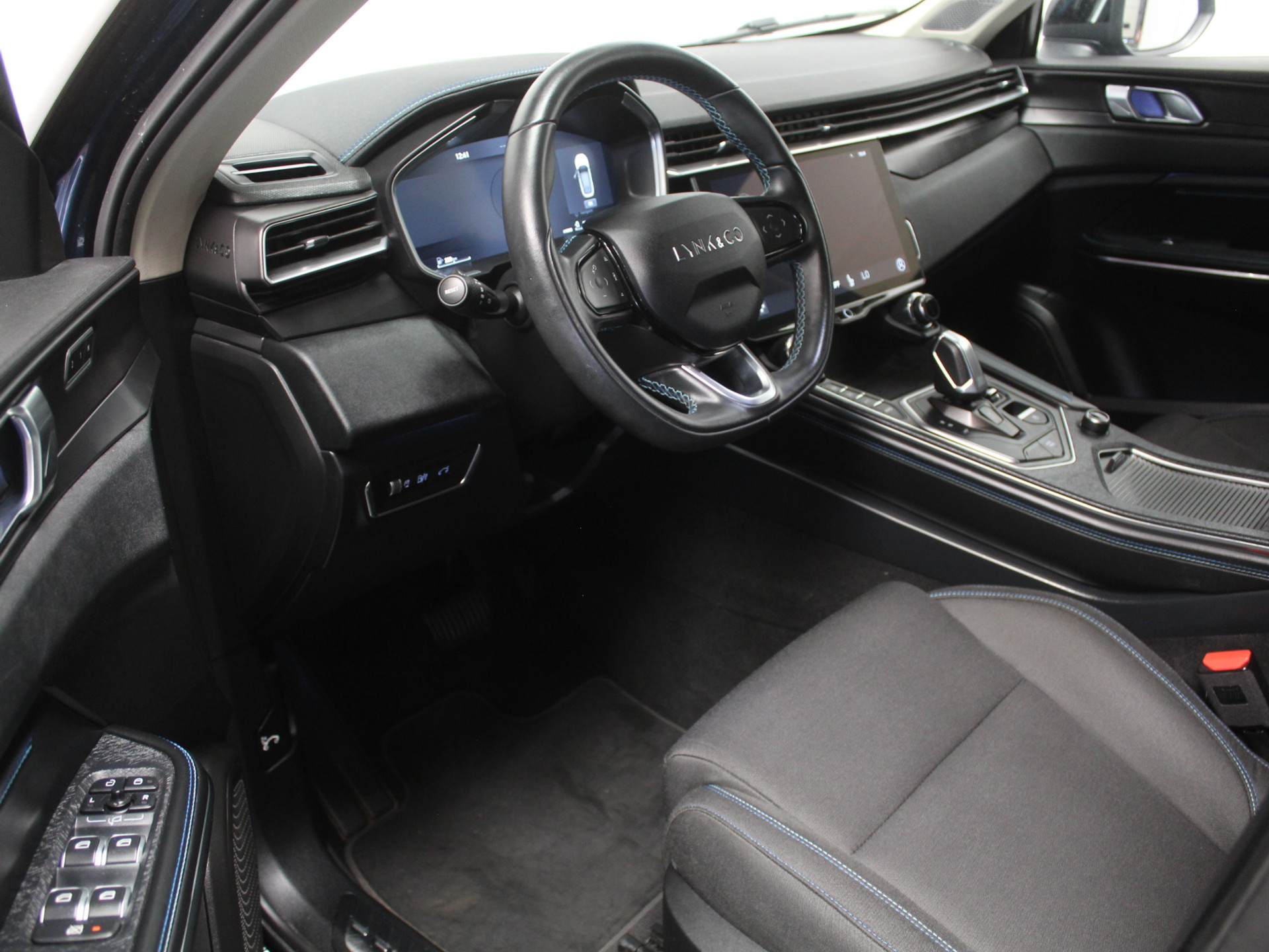 Lynk & Co 01 1.5 CARPLAY | CLIMATE | STOELVERW | 360CAMERA | PANODAK | WIFI | LED | DAB | NAVI | ELECSTOEL+MEM | ELECAKLEP | ADAPCRUISE 55523508-0.jpg | Autobedrijf Verharen