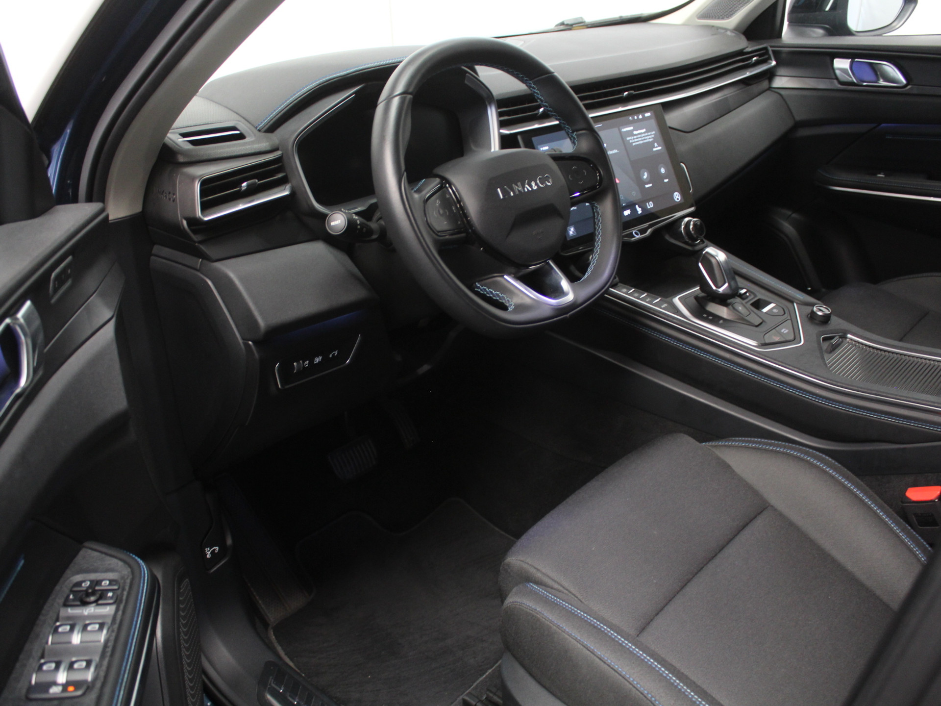 Lynk & Co 01 1.5 CARPLAY | CLIMATE | STOELVERW | 360CAMERA | PANODAK | WIFI | LED | DAB | NAVI | ELECSTOEL+MEM | ELECAKLEP | ADAPCRUISE 55523893-0.jpg | Autobedrijf Verharen