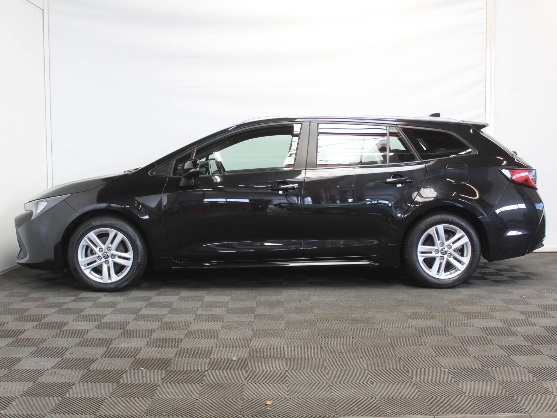 Toyota Corolla Touring Sports 1.8 Hybrid Active CLIMATE | ADAPCRUISE | DAB | LMV16 | CAMERA | LED | NAVI | CARPLAY 56376414-0.jpg | Autobedrijf Verharen