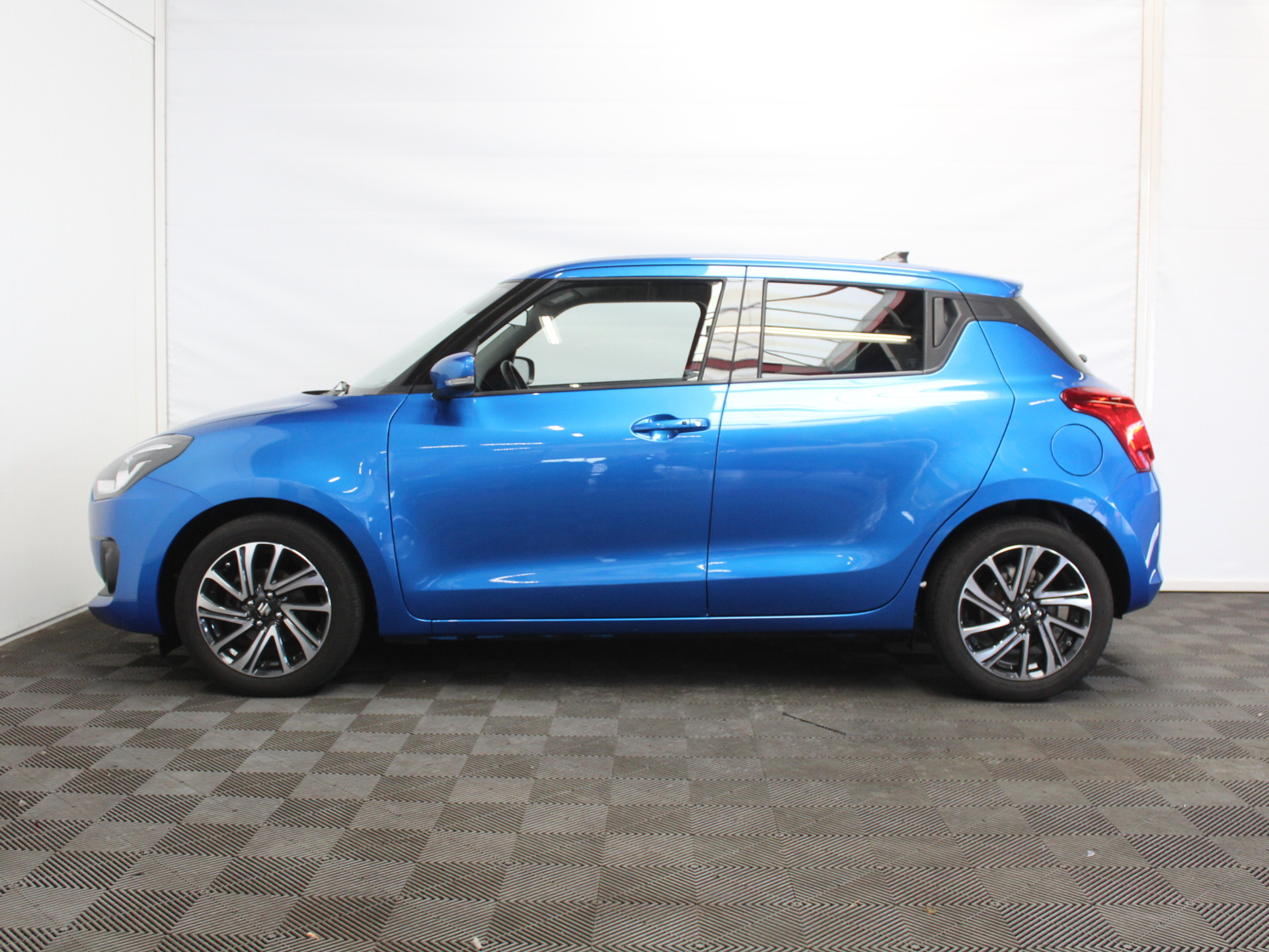 Suzuki Swift 1.2 Style Smart Hybrid AUTOMAAT | CARPLAY | NAVI | LED | DAB | CAMERA | CLIMATE | STOELVERW | ADAPCRUISE 56430994-0.jpg | Autobedrijf Verharen