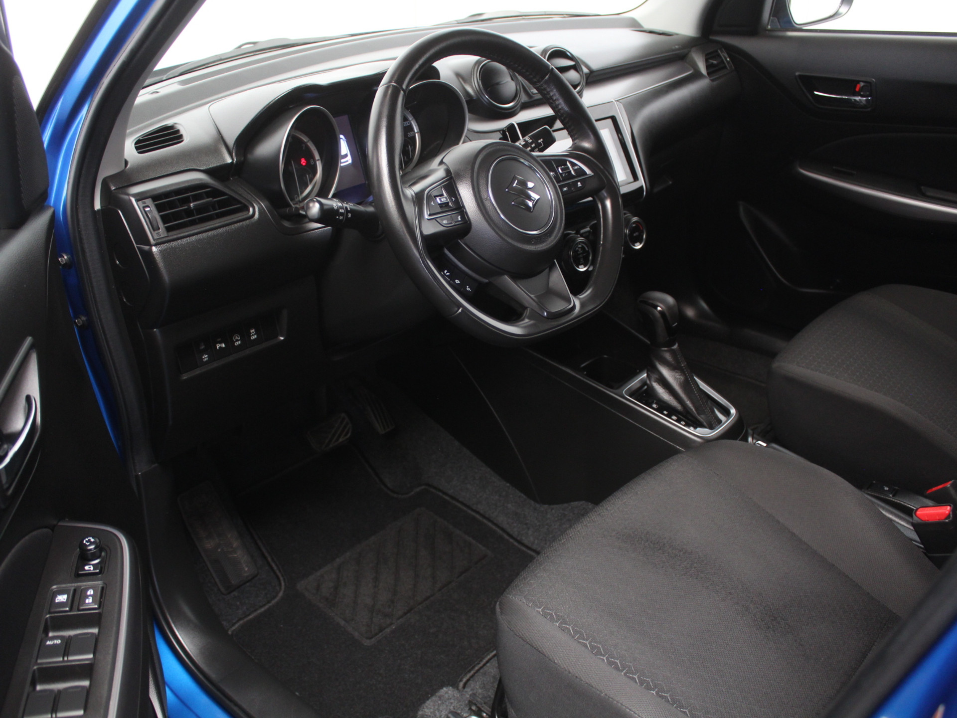 Suzuki Swift 1.2 Style Smart Hybrid AUTOMAAT | CARPLAY | NAVI | LED | DAB | CAMERA | CLIMATE | STOELVERW | ADAPCRUISE 56430994-0.jpg | Autobedrijf Verharen