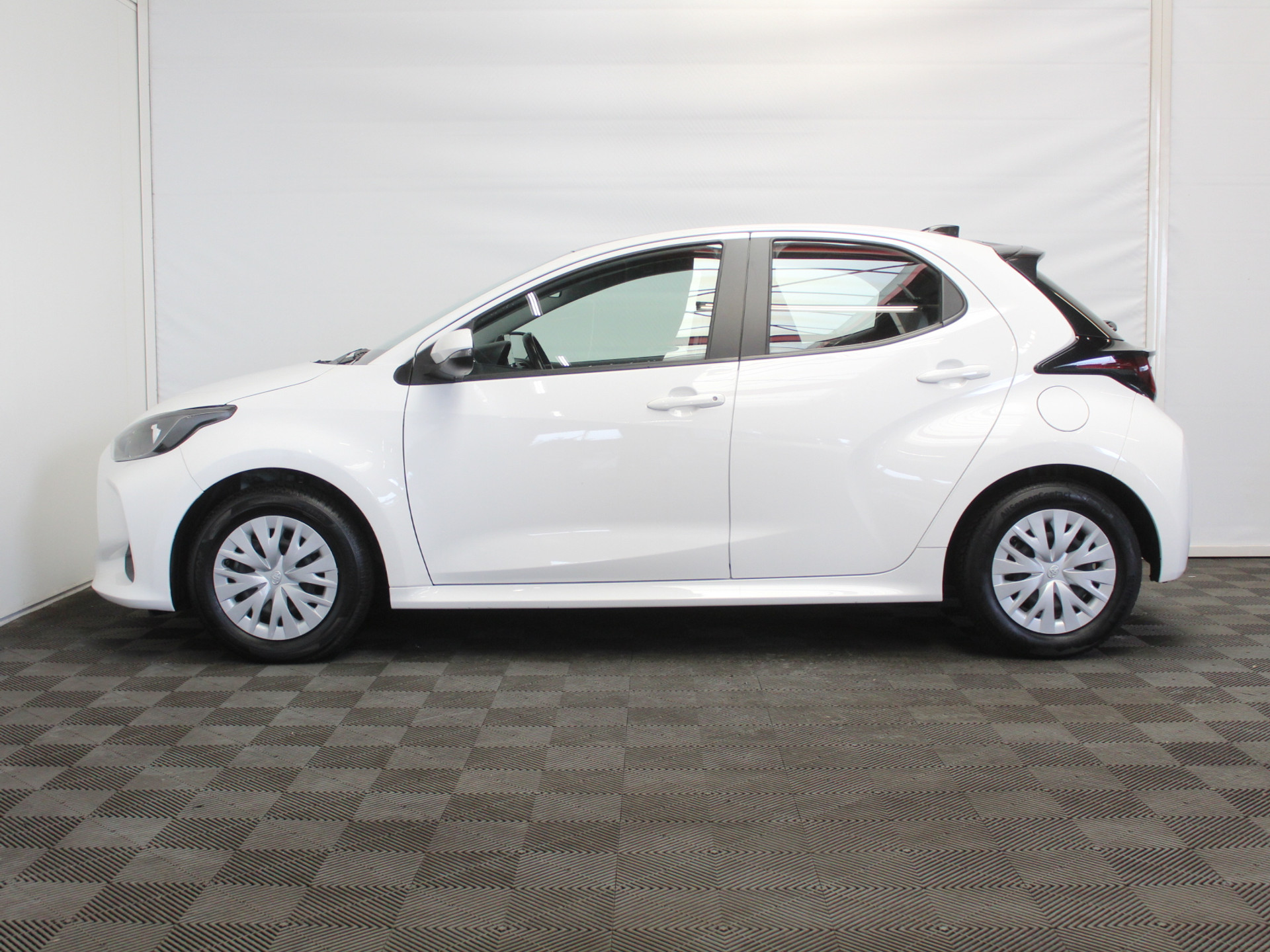 Toyota Yaris 1.5 Hybrid Active NAVI | CARPLAY | AUTOMAAT | ADAPCRUISE | AFNBTREKHAAK | LED | CLIMATE | CAMERA 56699278-0.jpg | Autobedrijf Verharen