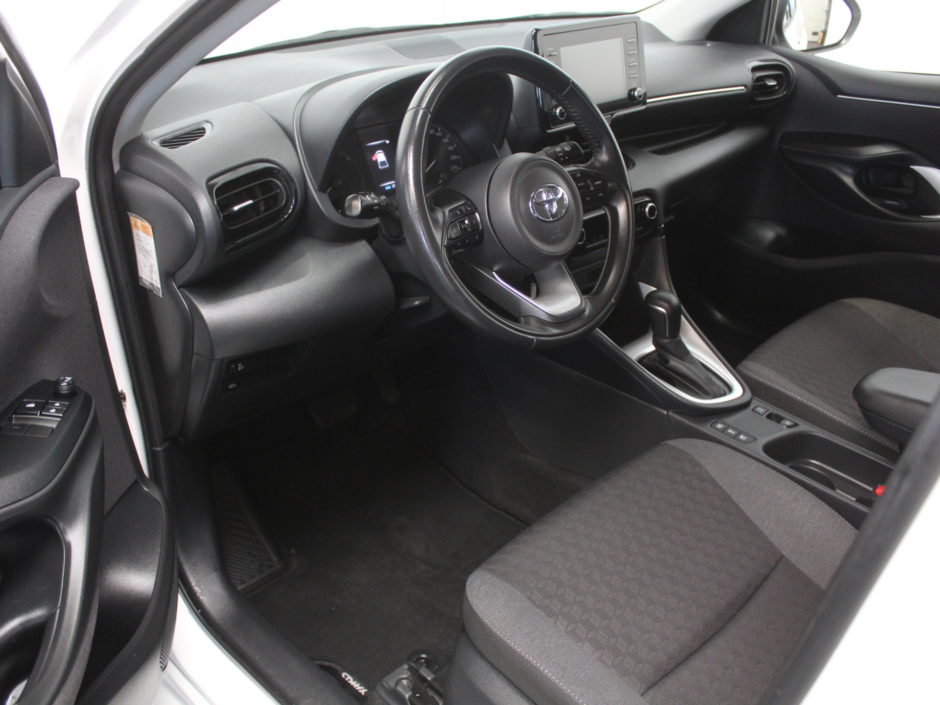Toyota Yaris 1.5 Hybrid Active NAVI | CARPLAY | AUTOMAAT | ADAPCRUISE | AFNBTREKHAAK | LED | CLIMATE | CAMERA 56699278-0.jpg | Autobedrijf Verharen